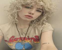 The star has a tattoo writing 